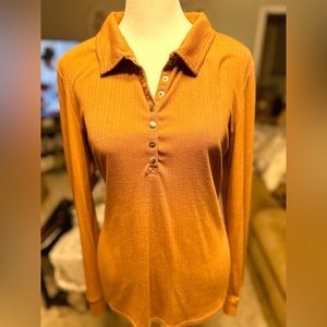 Long sleeve collar silver snap button ribbed top. Dark mustard in color.